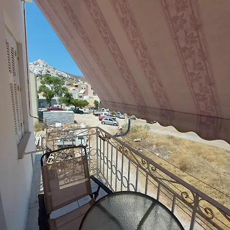 Marios Syros Island80 דירה *